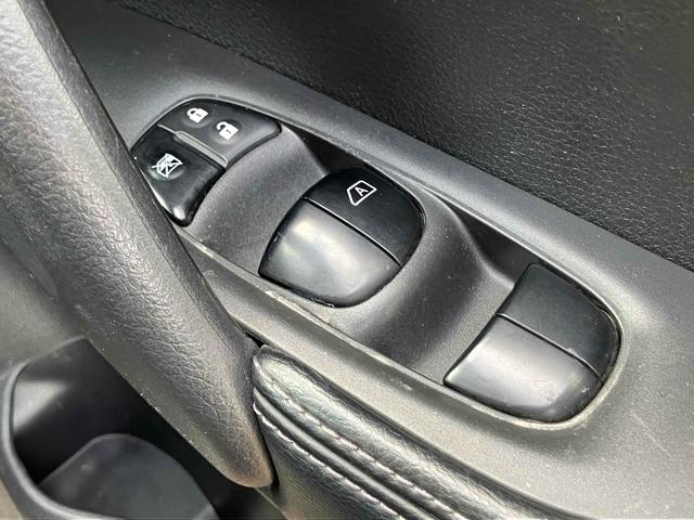 エクストレイル ２０Ｘ　バックカメラ　ナビ　ＴＶ　オートライト　アルミホイール　スマートキー　アイドリングストップ　電動格納ミラー　シートヒーター　ＣＶＴ　盗難防止システム　衝突安全ボディ　ＣＤ　ＤＶＤ再生　ＡＢＳ　ＥＳＣ（41枚目）