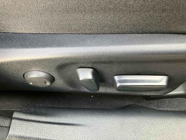 クラウンハイブリッド アスリートＳ　ＥＴＣ　オートクルーズコントロール　バックカメラ　ナビ　ＴＶ　アルミホイール　オートライト　ＨＩＤ　ＣＶＴ　シートヒーター　スマートキー　電動格納ミラー　盗難防止システム　パワーシート　ＣＤ（61枚目）