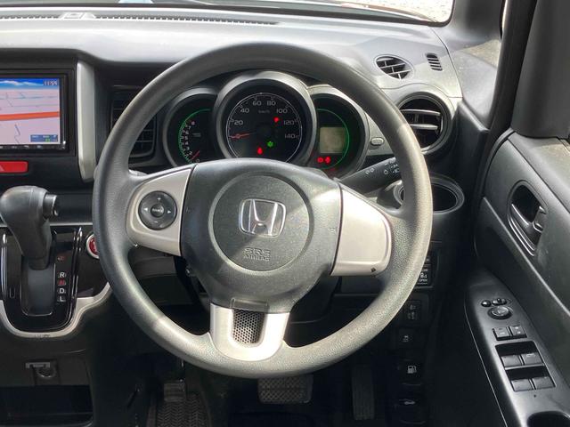 Ｎ－ＢＯＸ Ｇ・Ｌパッケージ　ＥＴＣ　両側電動スライドドア　ナビ　ＴＶ　スマートキー　アイドリングストップ　電動格納ミラー　ベンチシート　ＣＶＴ　盗難防止システム　ＡＢＳ　ＥＳＣ　ＣＤ　ＤＶＤ再生　アルミホイール　衝突安全ボディ（3枚目）