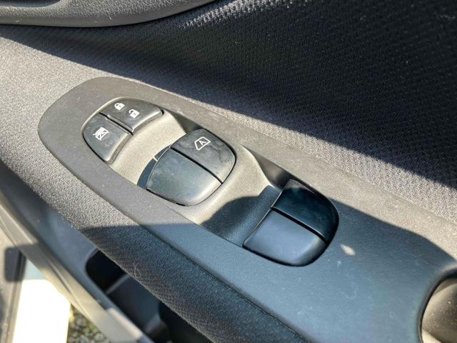 セレナ ハイウェイスターＧ　Ｓ－ＨＶアドバンスドセーフティ　ＥＴＣ　全周囲カメラ　ナビ　ＴＶ　クリアランスソナー　オートクルーズコントロール　レーンアシスト　衝突被害軽減システム　両側電動スライドドア　オートライト　スマートキー　アイドリングストップ（11枚目）