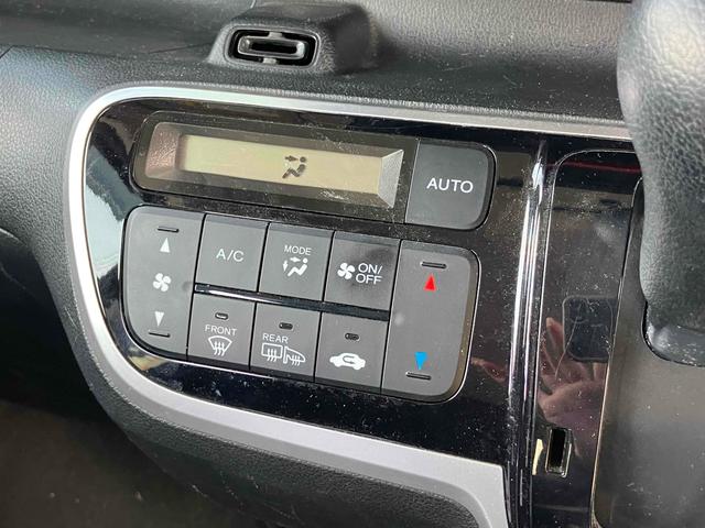 Ｎ－ＢＯＸカスタム Ｇ　ＳＳブラックスタイルパッケージ　ＥＴＣ　バックカメラ　両側電動スライドドア　ナビ　ＴＶ　オートライト　ＨＩＤ　スマートキー　アイドリングストップ　電動格納ミラー　シートヒーター　ベンチシート　ＣＶＴ　盗難防止システム　ＡＢＳ　ＥＳＣ（6枚目）