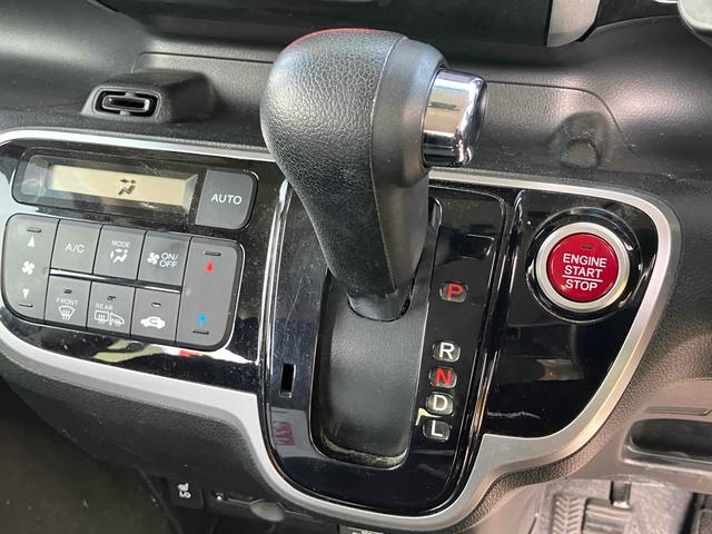 Ｎ－ＢＯＸカスタム Ｇ　ＳＳブラックスタイルパッケージ　ＥＴＣ　バックカメラ　両側電動スライドドア　ナビ　ＴＶ　オートライト　ＨＩＤ　スマートキー　アイドリングストップ　電動格納ミラー　シートヒーター　ベンチシート　ＣＶＴ　盗難防止システム　ＡＢＳ　ＥＳＣ（7枚目）