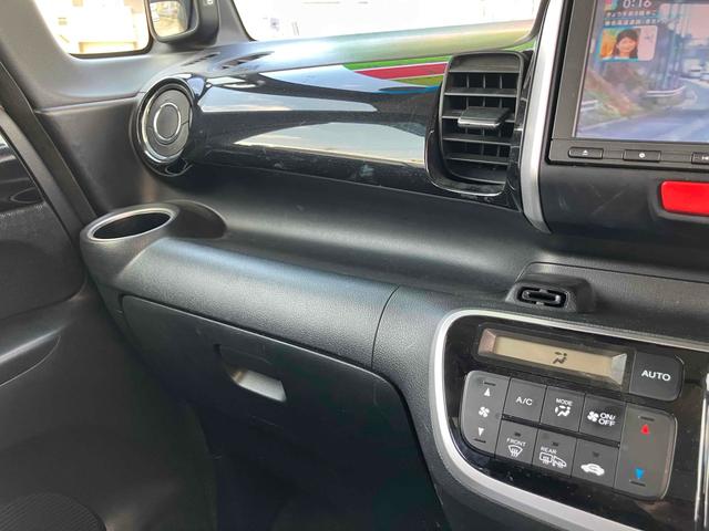 Ｎ－ＢＯＸカスタム Ｇ　ＳＳブラックスタイルパッケージ　ＥＴＣ　バックカメラ　両側電動スライドドア　ナビ　ＴＶ　オートライト　ＨＩＤ　スマートキー　アイドリングストップ　電動格納ミラー　シートヒーター　ベンチシート　ＣＶＴ　盗難防止システム　ＡＢＳ　ＥＳＣ（35枚目）