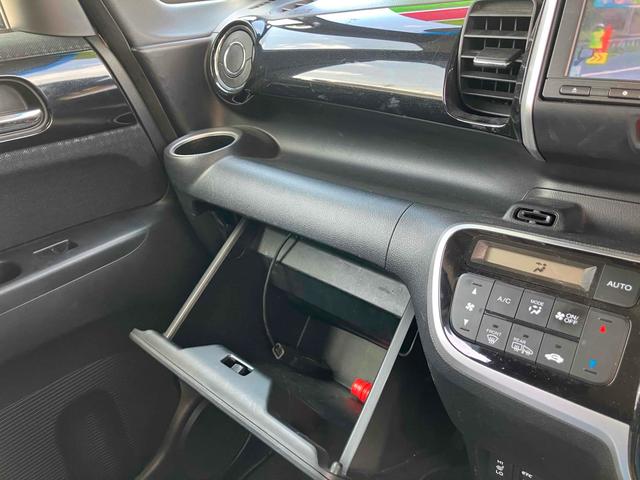 Ｎ－ＢＯＸカスタム Ｇ　ＳＳブラックスタイルパッケージ　ＥＴＣ　バックカメラ　両側電動スライドドア　ナビ　ＴＶ　オートライト　ＨＩＤ　スマートキー　アイドリングストップ　電動格納ミラー　シートヒーター　ベンチシート　ＣＶＴ　盗難防止システム　ＡＢＳ　ＥＳＣ（36枚目）