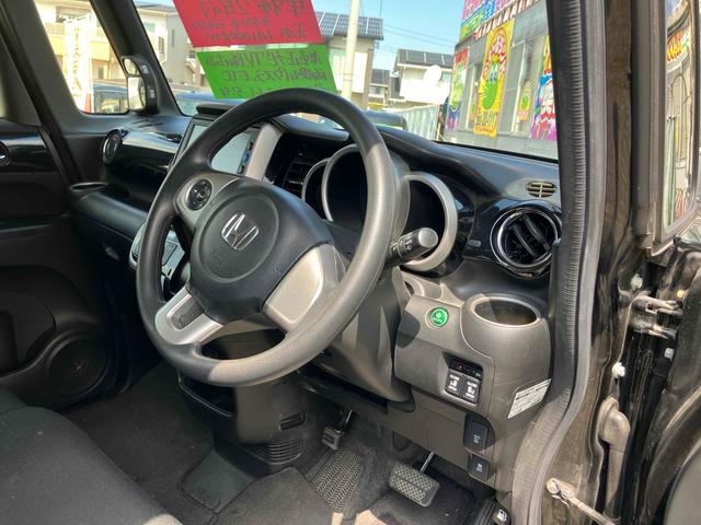 Ｎ－ＢＯＸカスタム Ｇ　ＳＳブラックスタイルパッケージ　ＥＴＣ　バックカメラ　両側電動スライドドア　ナビ　ＴＶ　オートライト　ＨＩＤ　スマートキー　アイドリングストップ　電動格納ミラー　シートヒーター　ベンチシート　ＣＶＴ　盗難防止システム　ＡＢＳ　ＥＳＣ（47枚目）