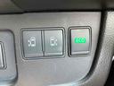 両側電動スライドドア装備!運転席よりボタン一つで開閉可能でございます。