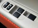 パワーウィンドウのスイッチですよ。運転席に居ながら窓を開け閉めのコントロールできますよ。