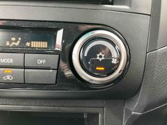 気温に合わせて直感的に操作することで、車内をいつでも快適に保てます。 7