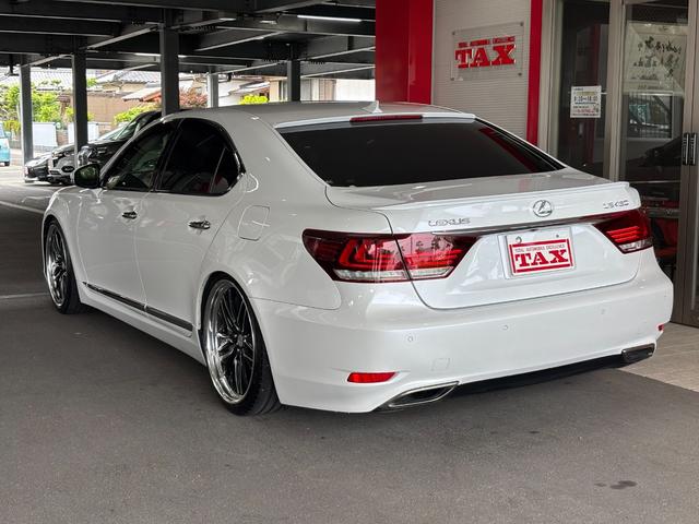 ＬＳ ＬＳ４６０　バージョンＣ　Ｉパッケージ　ナビ・ＴＶ・バックカメラ・ＥＴＣ・サンルーフ・黒革シート・エアシート・シートヒーター・ステアヒーター・クルコン・ソナー・オートハイビーム・社外２１インチＡＷ（3枚目）