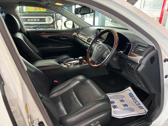 ＬＳ ＬＳ４６０　バージョンＣ　Ｉパッケージ　ナビ・ＴＶ・バックカメラ・ＥＴＣ・サンルーフ・黒革シート・エアシート・シートヒーター・ステアヒーター・クルコン・ソナー・オートハイビーム・社外２１インチＡＷ（14枚目）