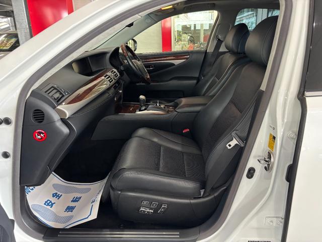 ＬＳ ＬＳ４６０　バージョンＣ　Ｉパッケージ　ナビ・ＴＶ・バックカメラ・ＥＴＣ・サンルーフ・黒革シート・エアシート・シートヒーター・ステアヒーター・クルコン・ソナー・オートハイビーム・社外２１インチＡＷ（19枚目）
