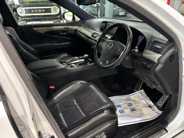 ＬＳ ＬＳ４６０　Ｆスポーツ　ナビ・ＴＶ・ＣＤ・ＤＶＤ・バックカメラ・ＥＴＣ・黒革シート・サンルーフ・エアシート・シートヒーター・ステアヒーター・クルコン・ＡＷ・ドラレコ（4枚目）