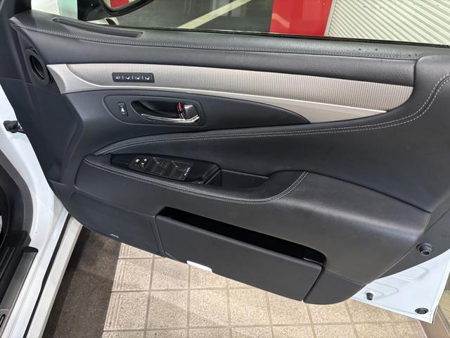 ＬＳ ＬＳ４６０　Ｆスポーツ　ナビ・ＴＶ・ＣＤ・ＤＶＤ・バックカメラ・ＥＴＣ・黒革シート・サンルーフ・エアシート・シートヒーター・ステアヒーター・クルコン・ＡＷ・ドラレコ（8枚目）