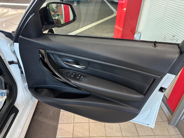 ３シリーズ ３２０ｄ　Ｍスポーツ　スタイルエッジ　ナビ・ＣＤ・ＤＶＤ・ＢＴ・黒革シート・フルセグチューナー・ＥＴＣ・ＡＷ・ＨＩＤ・スマートキー・シートヒーター（14枚目）