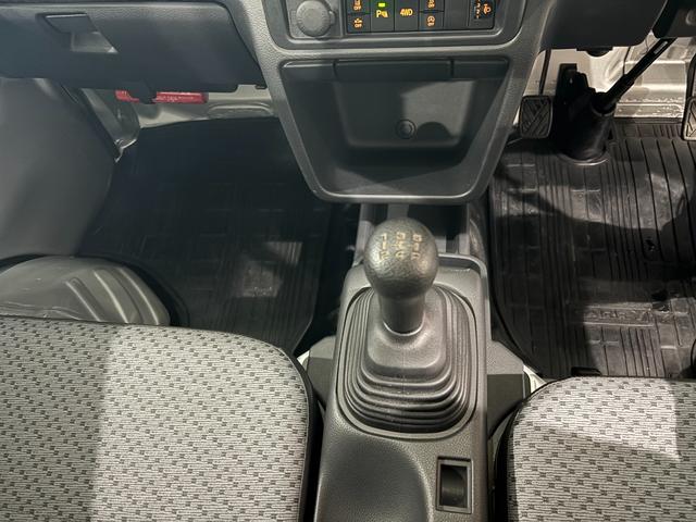 キャリイトラック ＫＣエアコン・パワステ　ＰＳ・ＰＷ・５速ＭＴ・セーフティサポート・キーレス・４ＷＤ（18枚目）