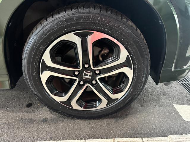 ヴェゼル ハイブリッドＺ　ナビ・ワンセグ・ＣＤ・ＤＶＤ・ＢＴ・バックカメラ・ＥＴＣ・シートヒーター・スマートキー・ＬＥＤヘッドライト・クルコン・ソナー・パドルシフト・ＡＷ・シティーブレーキ（4枚目）