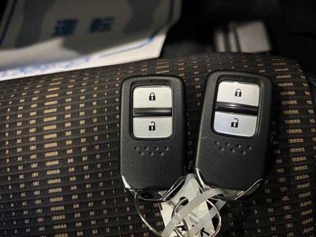 ヴェゼル ハイブリッドＺ　ナビ・ワンセグ・ＣＤ・ＤＶＤ・ＢＴ・バックカメラ・ＥＴＣ・シートヒーター・スマートキー・ＬＥＤヘッドライト・クルコン・ソナー・パドルシフト・ＡＷ・シティーブレーキ（7枚目）