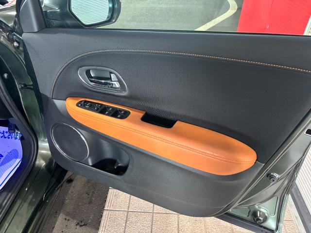 ヴェゼル ハイブリッドＺ　ナビ・ワンセグ・ＣＤ・ＤＶＤ・ＢＴ・バックカメラ・ＥＴＣ・シートヒーター・スマートキー・ＬＥＤヘッドライト・クルコン・ソナー・パドルシフト・ＡＷ・シティーブレーキ（10枚目）