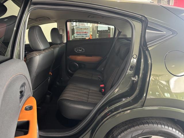 ヴェゼル ハイブリッドＺ　ナビ・ワンセグ・ＣＤ・ＤＶＤ・ＢＴ・バックカメラ・ＥＴＣ・シートヒーター・スマートキー・ＬＥＤヘッドライト・クルコン・ソナー・パドルシフト・ＡＷ・シティーブレーキ（11枚目）