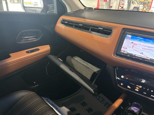 ヴェゼル ハイブリッドＺ　ナビ・ワンセグ・ＣＤ・ＤＶＤ・ＢＴ・バックカメラ・ＥＴＣ・シートヒーター・スマートキー・ＬＥＤヘッドライト・クルコン・ソナー・パドルシフト・ＡＷ・シティーブレーキ（27枚目）