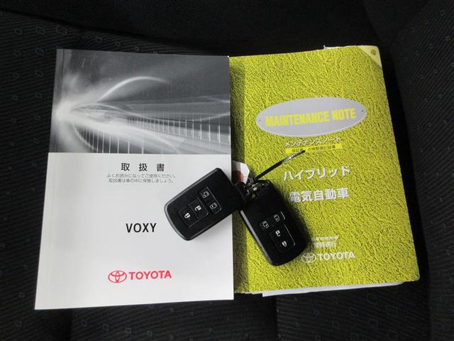 ヴォクシー ハイブリッドＶ　フルセグ　メモリーナビ　ＤＶＤ再生　バックカメラ　ＥＴＣ　両側電動スライド　ＬＥＤヘッドランプ　ウオークスルー　乗車定員７人　３列シート　記録簿（40枚目）