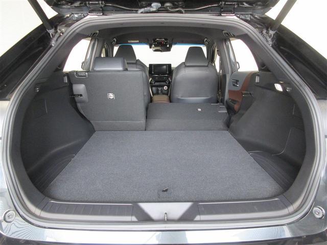 リヤシートは分割して倒すことができます。