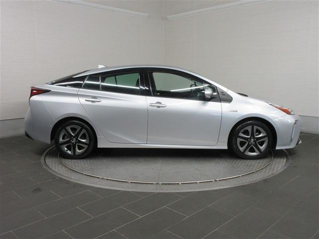 プリウス Ａツーリングセレクション　フルセグ　メモリーナビ　ＤＶＤ再生　バックカメラ　衝突被害軽減システム　ＥＴＣ　ドラレコ　ＬＥＤヘッドランプ　記録簿（3枚目）