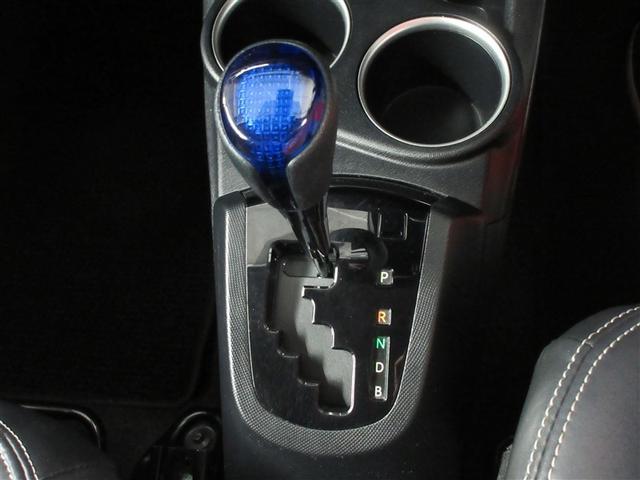 アクア クロスオーバー　フルセグ　メモリーナビ　ＤＶＤ再生　バックカメラ　衝突被害軽減システム　ＥＴＣ　ＬＥＤヘッドランプ　記録簿（16枚目）