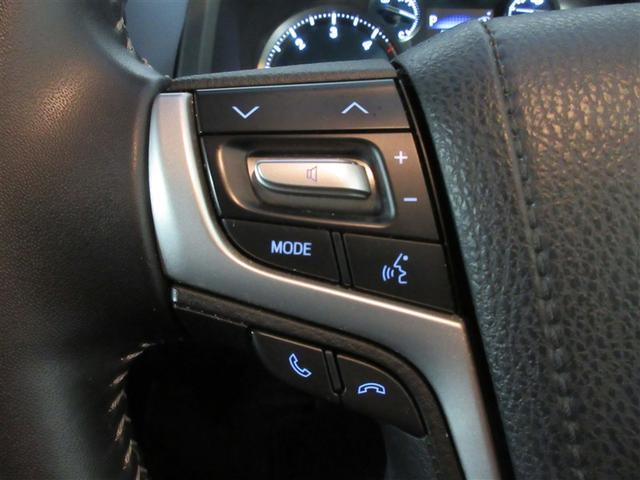 �n���h���ɑ������ꂽ�X�e�A�����O�X�C�b�`�B��Ƀi�r��I�[�f�B�I�ƘA�g���đ���o���܂��B