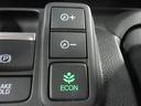 燃費が気になるときはエコモードスイッチ。エアコンなどを抑制し、燃費向上に。