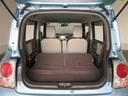 リアシートを倒した状態。簡単動作であっという間にフラットスペースが広がりますので大きな荷物も楽に積めます。状況に合わせたシートアレンジで、様々なシーンに対応出来ます。