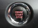 エンジンスタートはブレーキを踏んでスタートボタンを押すだけ。