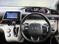 運転席はその車の重要ポイント。ぜひ実際にご乗車ください。お待ちしております。 6