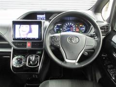 運転席はその車の重要ポイント。ぜひ実際にご乗車ください。お待ちしております。 6