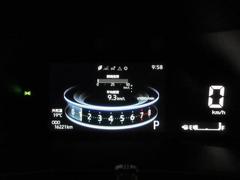 スピードメーターです。走行距離は実際の車両でご確認ください。 7