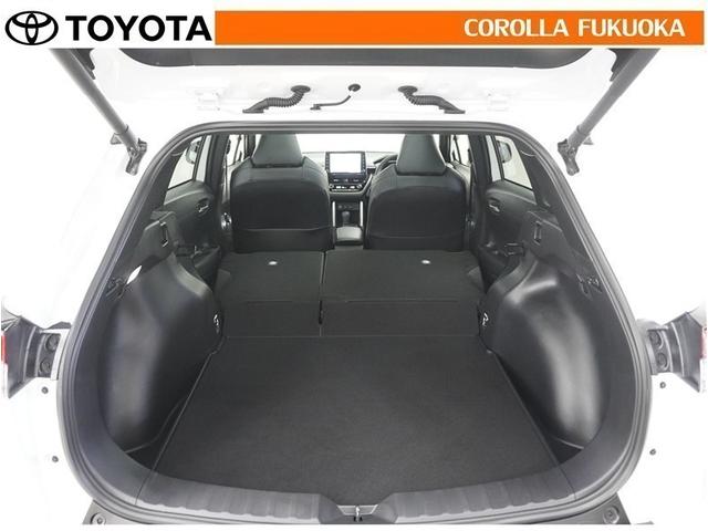 リヤシートを前に倒せば、ラゲージルームに収まらない物も積み込めます。たくさんの物を載せたい時に活躍します。