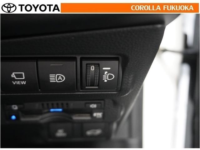 乗車人数や荷物の量などによる車の姿勢の変化に合わせて、ヘッドランプの光軸を調整することができます。