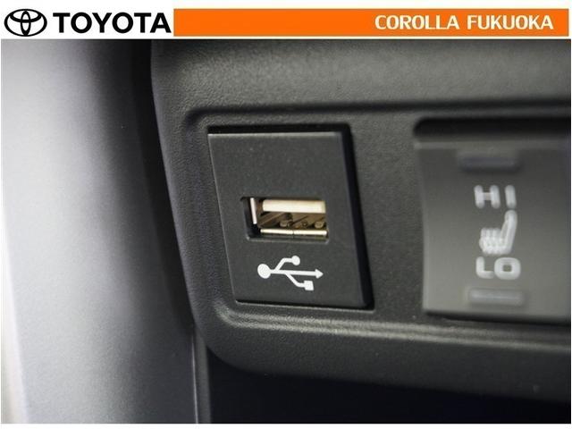 ポータブルオーディオなどの機器を接続して、車両のスピーカーで聞くことができます。