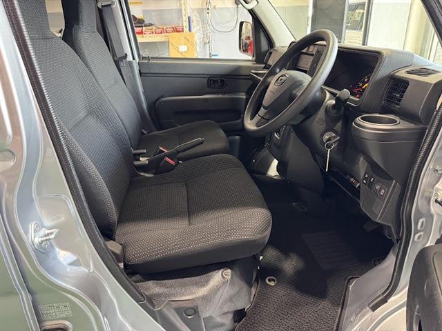 ハイゼットカーゴ ＤＸ　ＳＡＩＩＩ　キーレス　ＥＴＣ車載器　フロントシェルフ　オートライト　ＬＥＤヘッドライト　アイドリングストップ（9枚目）