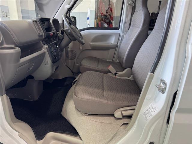 エブリイ ＰＡリミテッド　スズキセーフティサポート　キーレス　ＥＴＣ車載器　オートライト　社外バックモニター　純正ラジオ（10枚目）