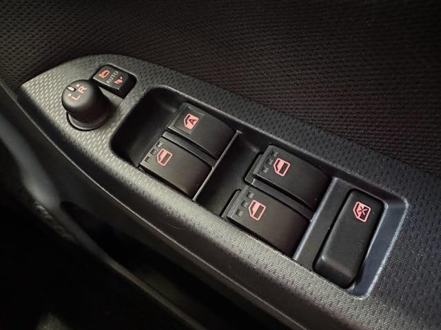 ムーヴ ＸリミテッドＩＩ　ＳＡＩＩＩ　キーレス　プッシュスタート　純正オーディオ　ステアリングスイッチ　純正アルミ　ＬＥＤヘッドライト（22枚目）