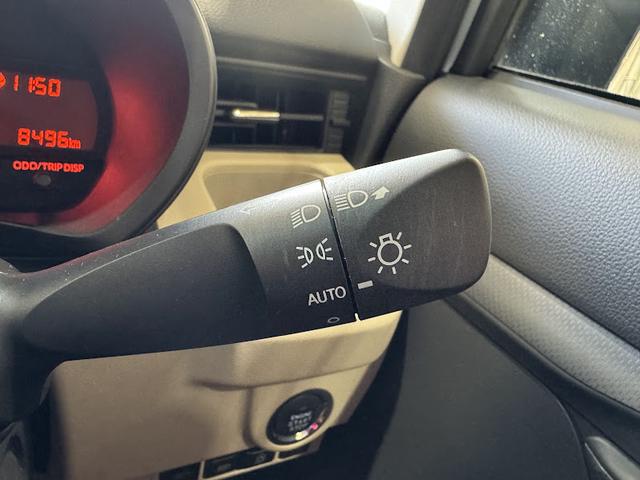 ムーヴ ＸリミテッドＩＩ　ＳＡＩＩＩ　キーレス　プッシュスタート　純正オーディオ　ステアリングスイッチ　純正アルミ　ＬＥＤヘッドライト（25枚目）