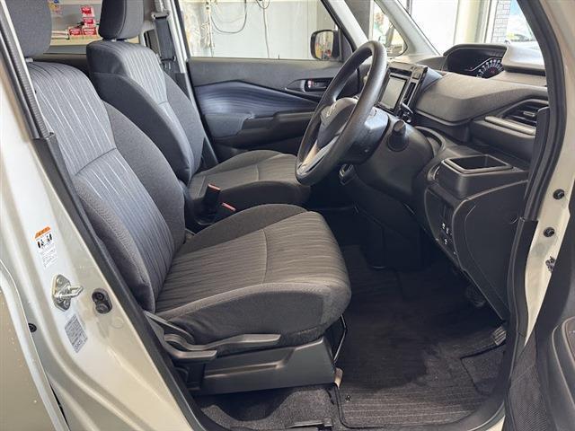 ソリオ Ｇ　スズキセーフティサポート　左側パワースライドドア　社外ナビ　Ｂｌｕｅｔｏｏｔｈ　バックモニター　ＥＴＣ車載器　オートライト（10枚目）