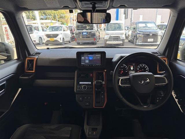 タフト Ｇ　社外ナビ　フルセグＴＶ　Ｂｌｕｅｔｏｏｔｈ　プッシュスタート　電動パーキングホールド　ステアリングスイッチ　ＬＥＤヘッドライト・フォグランプ　スカイフィールトップ（9枚目）