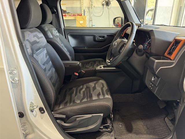 タフト Ｇ　社外ナビ　フルセグＴＶ　Ｂｌｕｅｔｏｏｔｈ　プッシュスタート　電動パーキングホールド　ステアリングスイッチ　ＬＥＤヘッドライト・フォグランプ　スカイフィールトップ（10枚目）