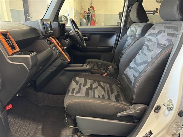 タフト Ｇ　社外ナビ　フルセグＴＶ　Ｂｌｕｅｔｏｏｔｈ　プッシュスタート　電動パーキングホールド　ステアリングスイッチ　ＬＥＤヘッドライト・フォグランプ　スカイフィールトップ（11枚目）