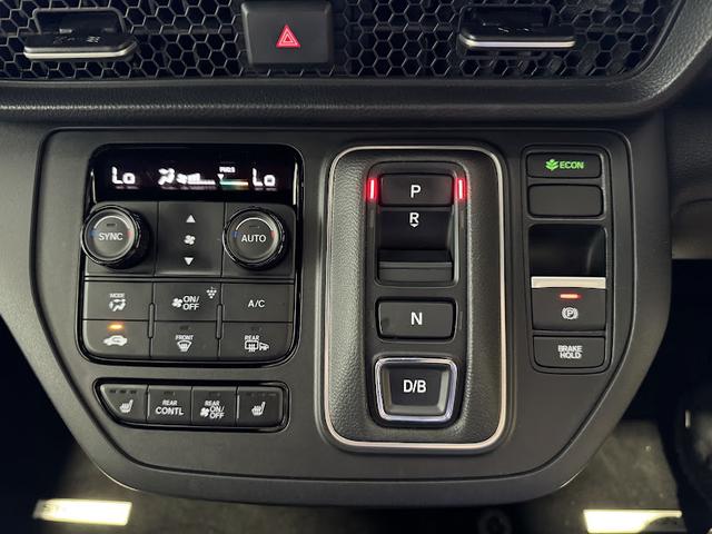 ｅ：ＨＥＶスパーダ　プレミアムライン　純正１５．６インチフリップダウンモニター　フルセグＴＶ　Ｂｌｕｅｔｏｏｔｈ　全方位モニター　両側パワースライドドア　ホンダセンシング　アダプティブクルーズコントロール　ＥＴＣ車載器　ＬＥＤヘッドライト（画像22）