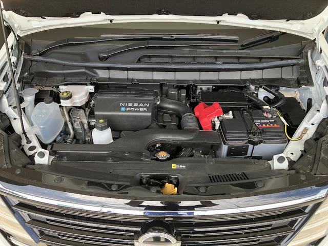 セレナ e-パワー ハイウェイスターV 両側パワースライドドア 12.3インチディスプレイオーディオ 全方位モニター プロパイロット インテリジェントルームミラー プッシュスタート ETC2.0車載器(8枚目)