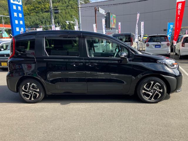 シエンタ ハイブリッドZ 10.5インチディスプレイオーディオ 両側パワースライドドア フルセグTV ナビ パノラミックモニター ブラインドスポットモニター メーカーオプションアルミホイール(7枚目)