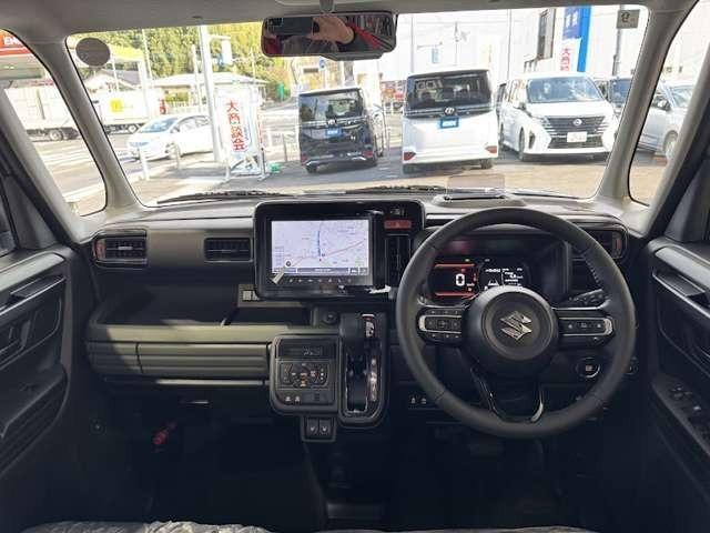スペーシアギア ハイブリッドＸＺ　全方位モニター付きディスプレイオーディオ／両側パワースライドドア　アダプティブクルーズコントロール／ヘッドアップディスプレイ／スズキセーフティサポート／オットマン（10枚目）